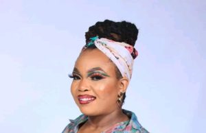 Dee is All About Glam & Glitz