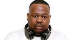 Nayshen SA Shares Dream Gig with Fellow Local Artists